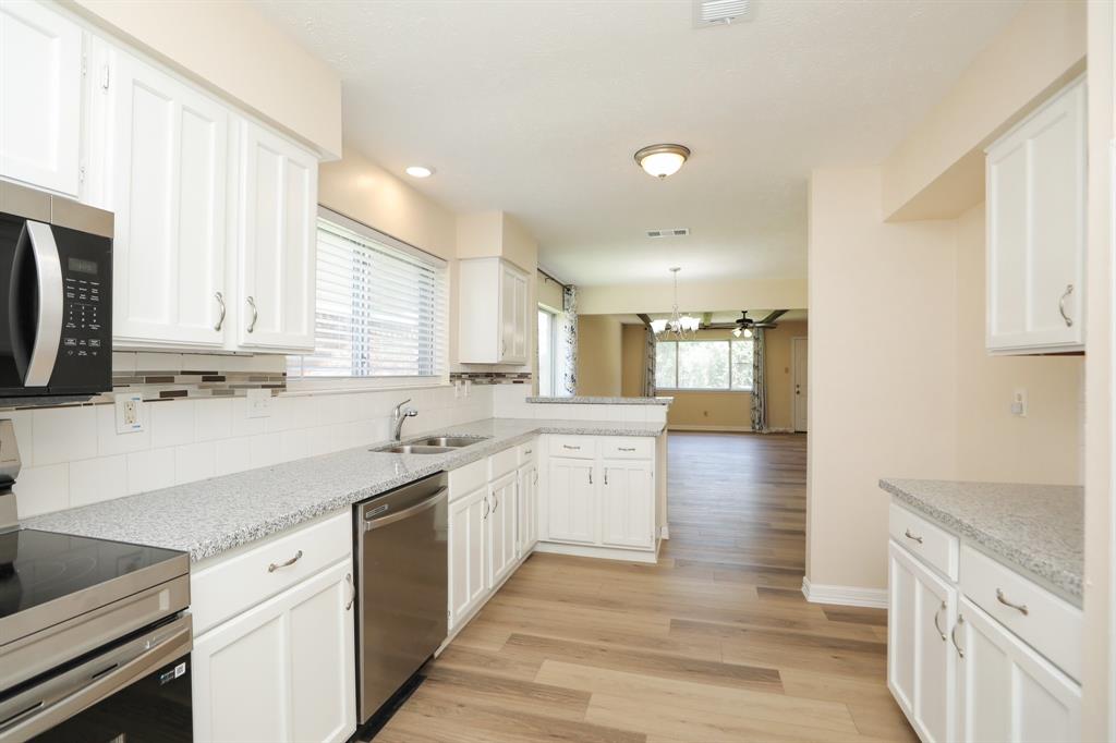 8606 Quail Vista Drive, Missouri City, Texas image 9