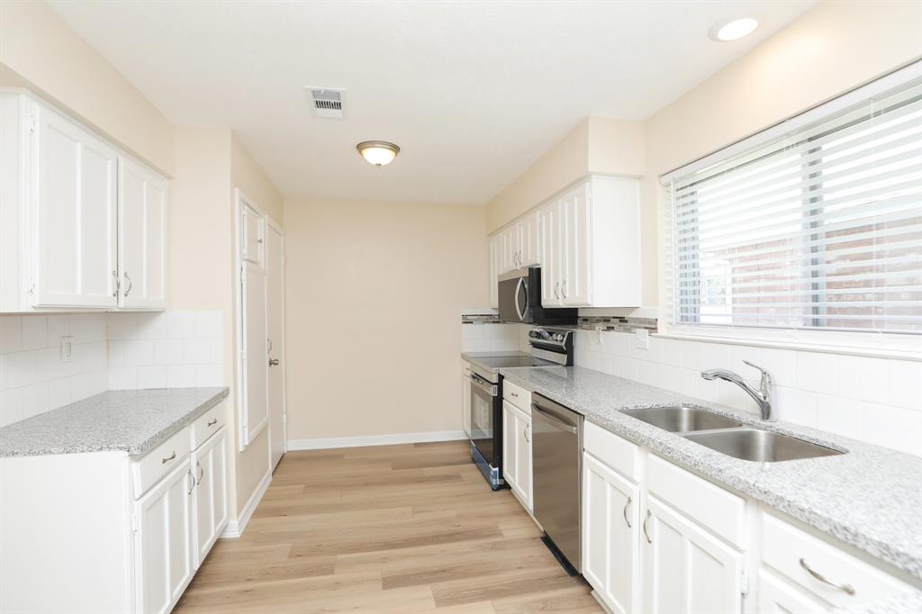 8606 Quail Vista Drive, Missouri City, Texas image 10