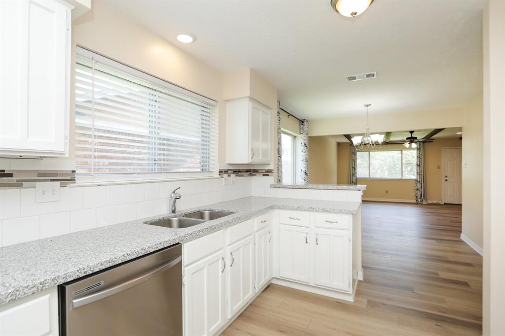 8606 Quail Vista Drive, Missouri City, Texas image 14