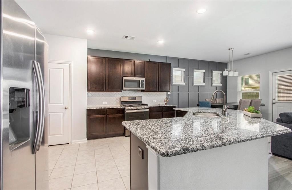 10906 Granite Chief Drive, Rosharon, Texas image 14