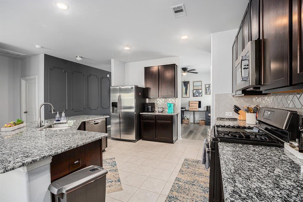 10906 Granite Chief Drive, Rosharon, Texas image 11