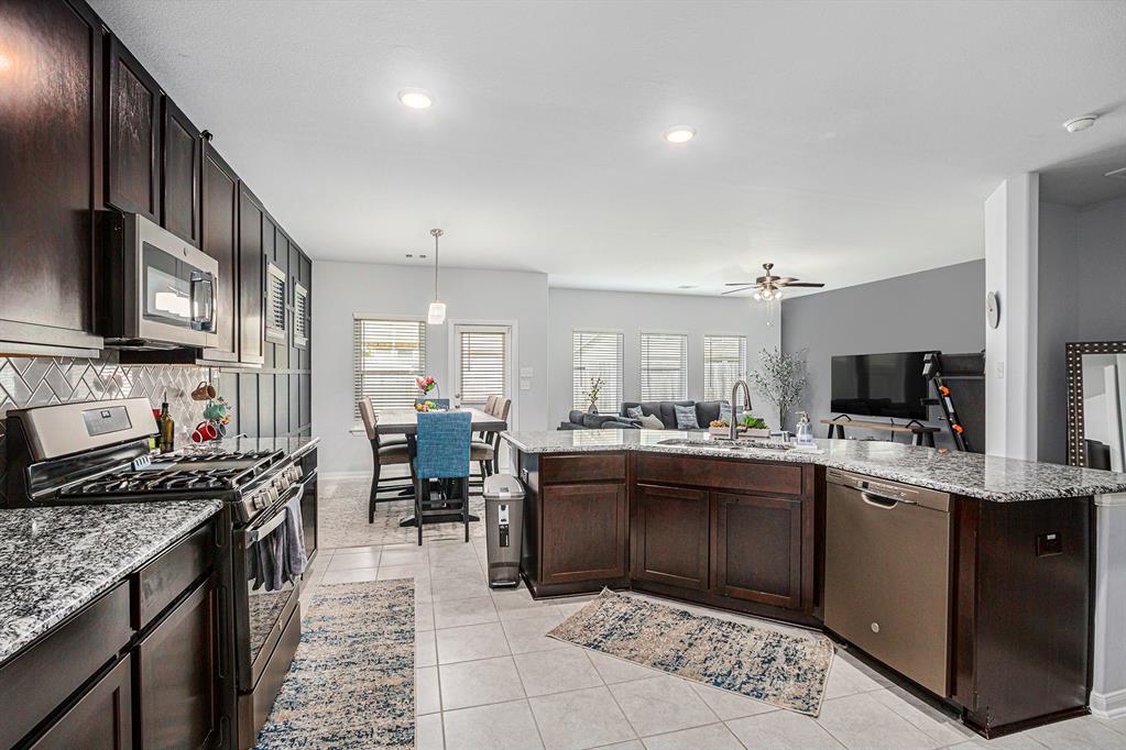 10906 Granite Chief Drive, Rosharon, Texas image 10