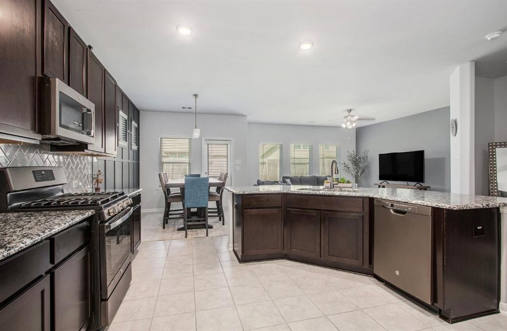 10906 Granite Chief Drive, Rosharon, Texas image 13