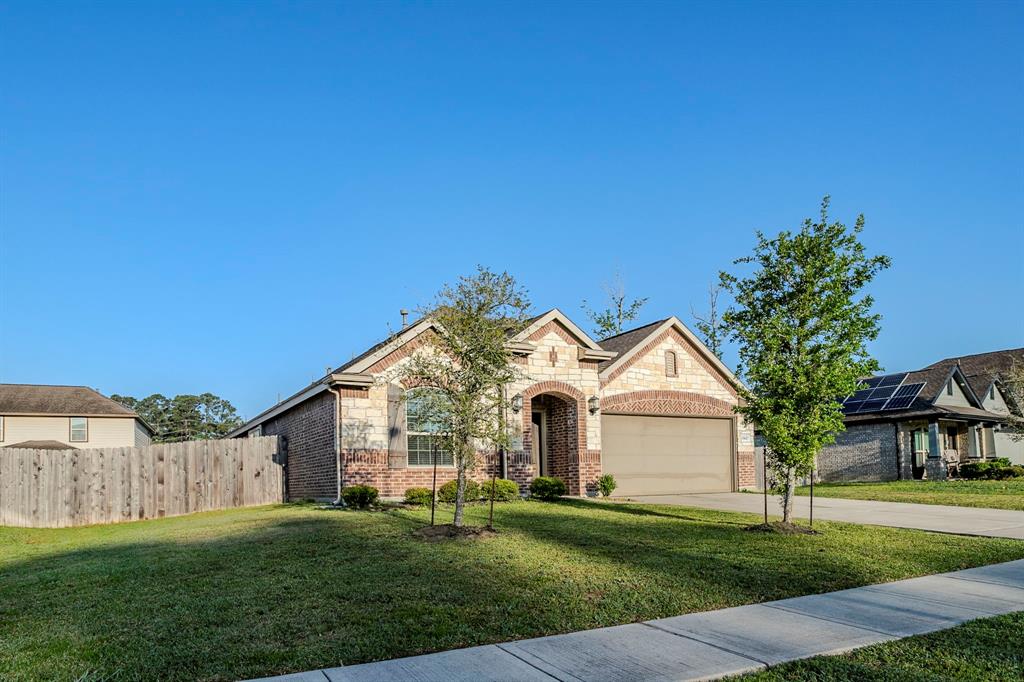 15627 E Galley Drive, Crosby, Texas image 2