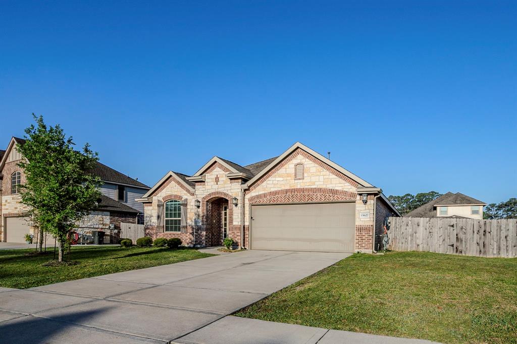 15627 E Galley Drive, Crosby, Texas image 1