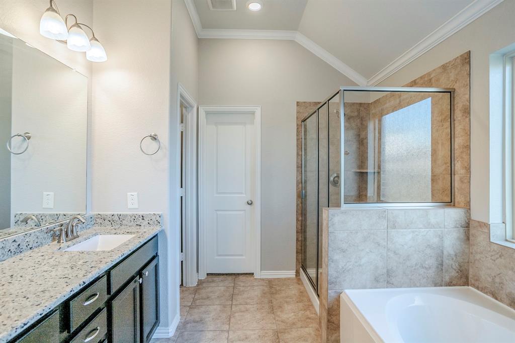 15627 E Galley Drive, Crosby, Texas image 21