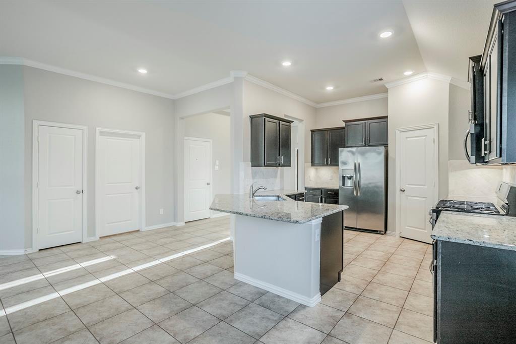 15627 E Galley Drive, Crosby, Texas image 10