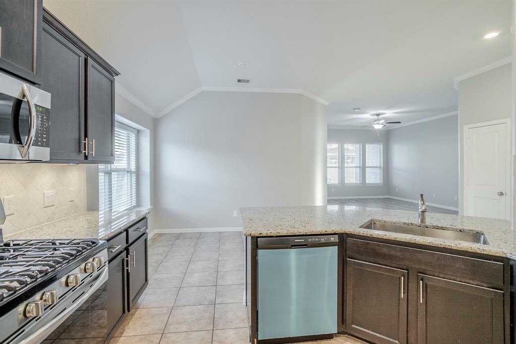 15627 E Galley Drive, Crosby, Texas image 12