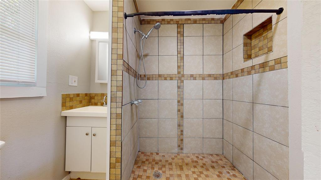6310 Amber Drive, Hitchcock, Texas image 31
