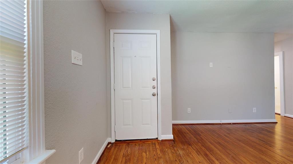6310 Amber Drive, Hitchcock, Texas image 5