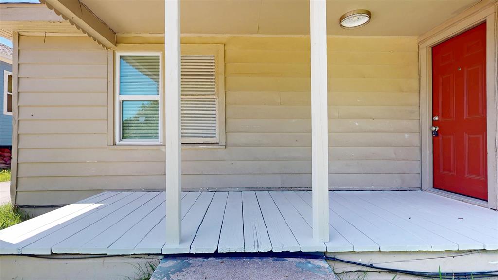 6310 Amber Drive, Hitchcock, Texas image 3