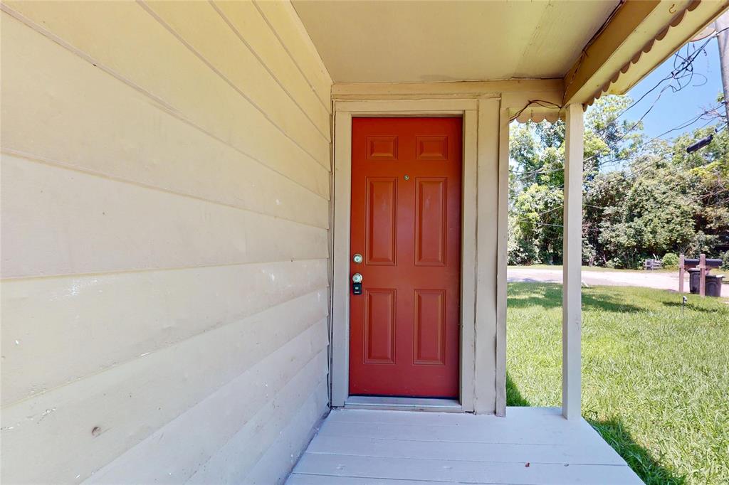 6310 Amber Drive, Hitchcock, Texas image 4