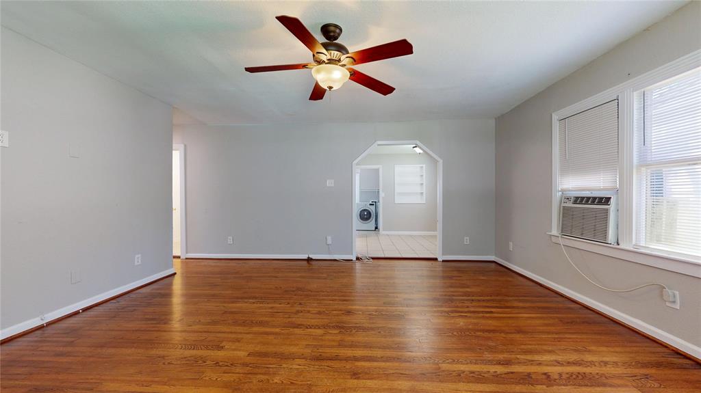 6310 Amber Drive, Hitchcock, Texas image 6