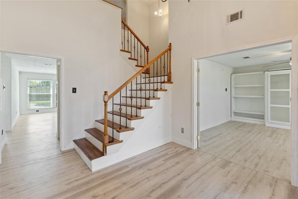 2543 Forge Stone Drive, Friendswood, Texas image 2