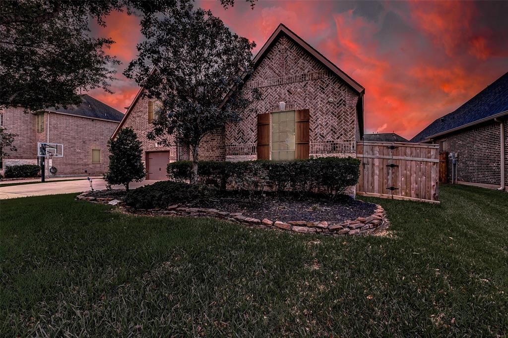 5722 Spring River Lane, Fulshear, Texas image 3