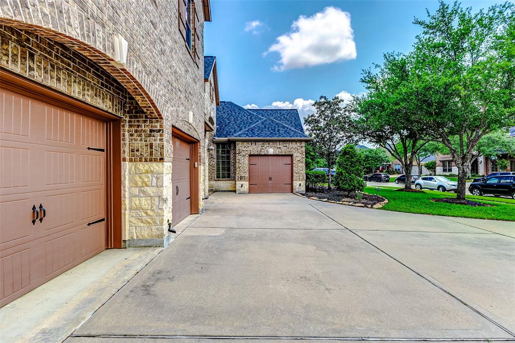 5722 Spring River Lane, Fulshear, Texas image 7