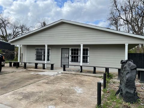 Photo of 4707 Mallow Street #B, Houston, TX 77033 (MLS # 80659411) Photo of 4707 Mallow Street #B, Houston, TX 77033 (MLS # 80659411)