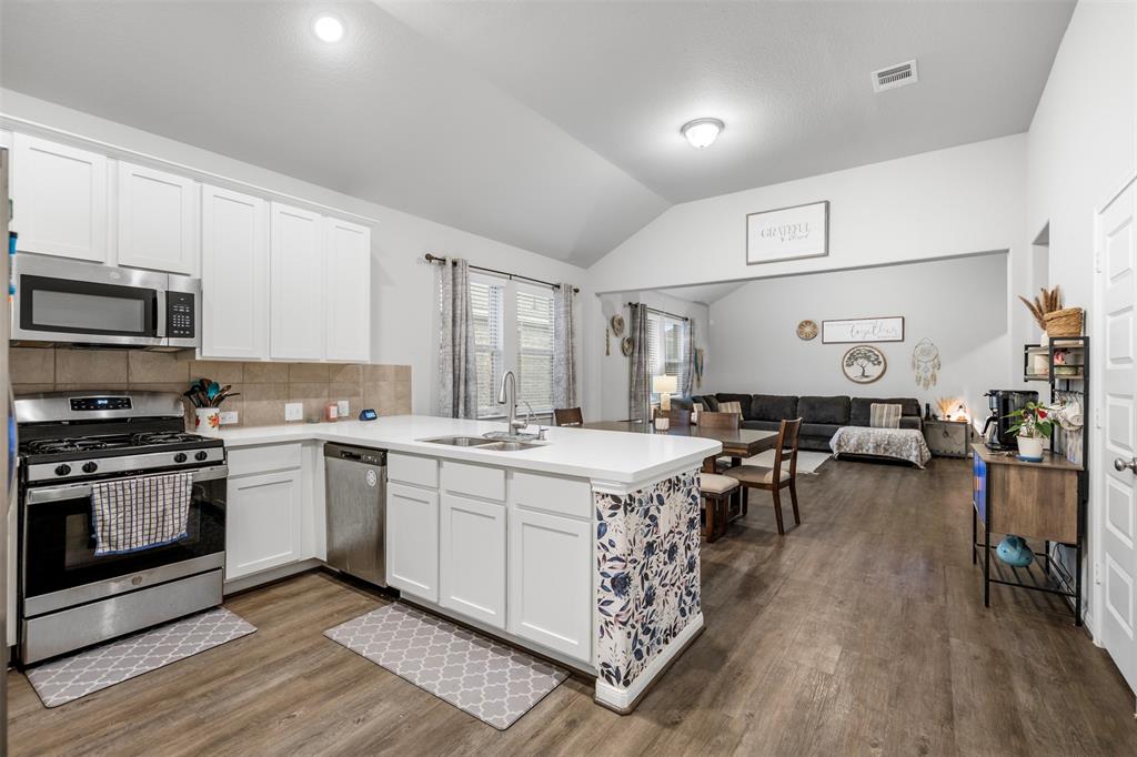8434 Baywatch Circle, Baytown, Texas image 12