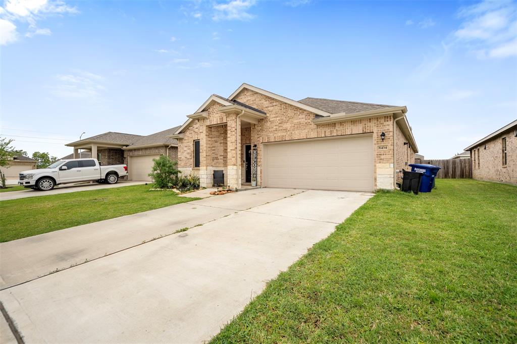 8434 Baywatch Circle, Baytown, Texas image 4