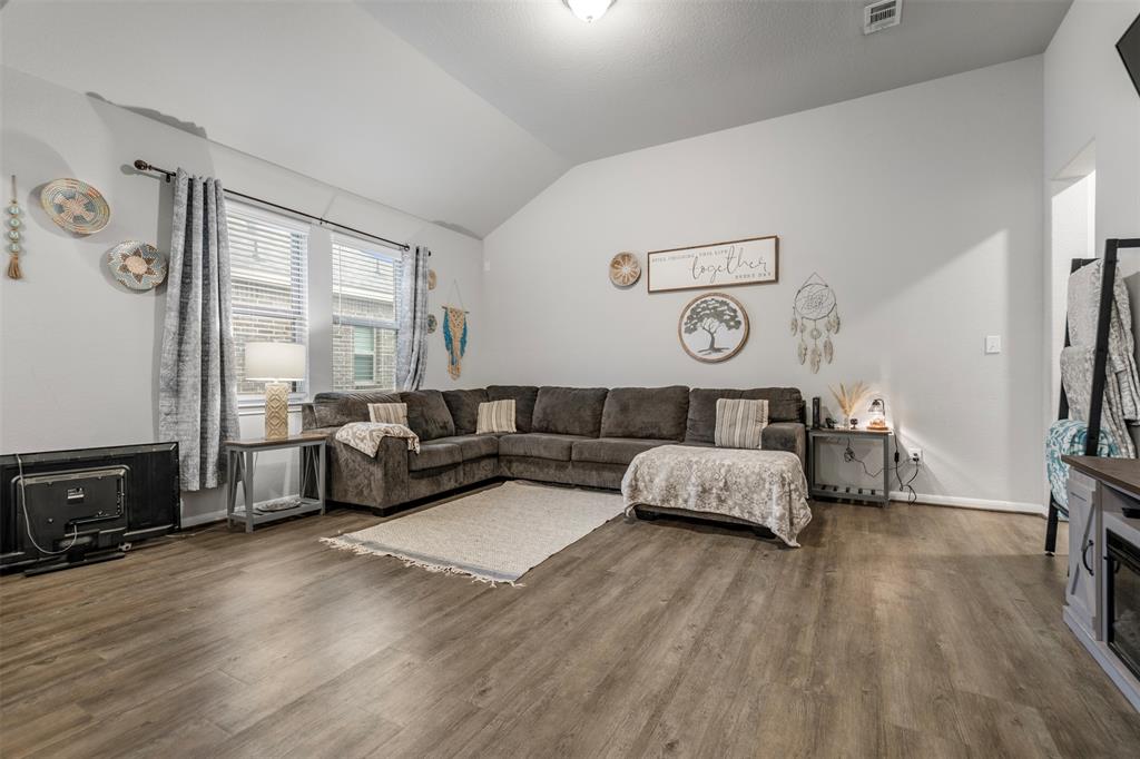 8434 Baywatch Circle, Baytown, Texas image 6