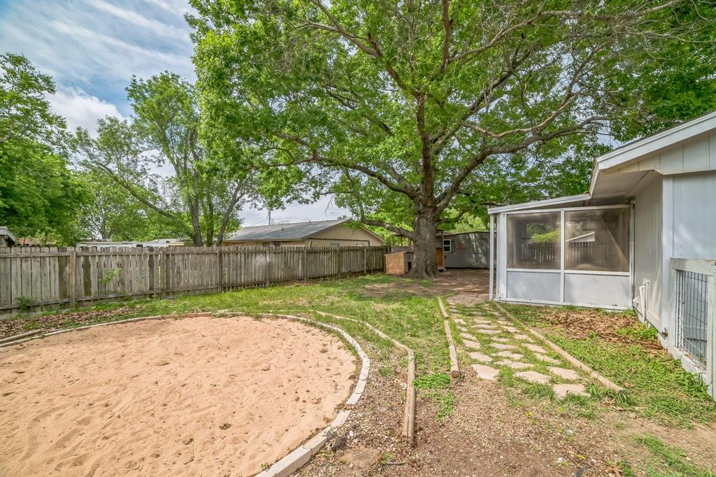 801 E Johnson Street, Burnet, Texas image 28