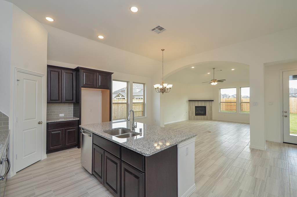 6802 Monarch Falls Lane, Katy, Texas image 6