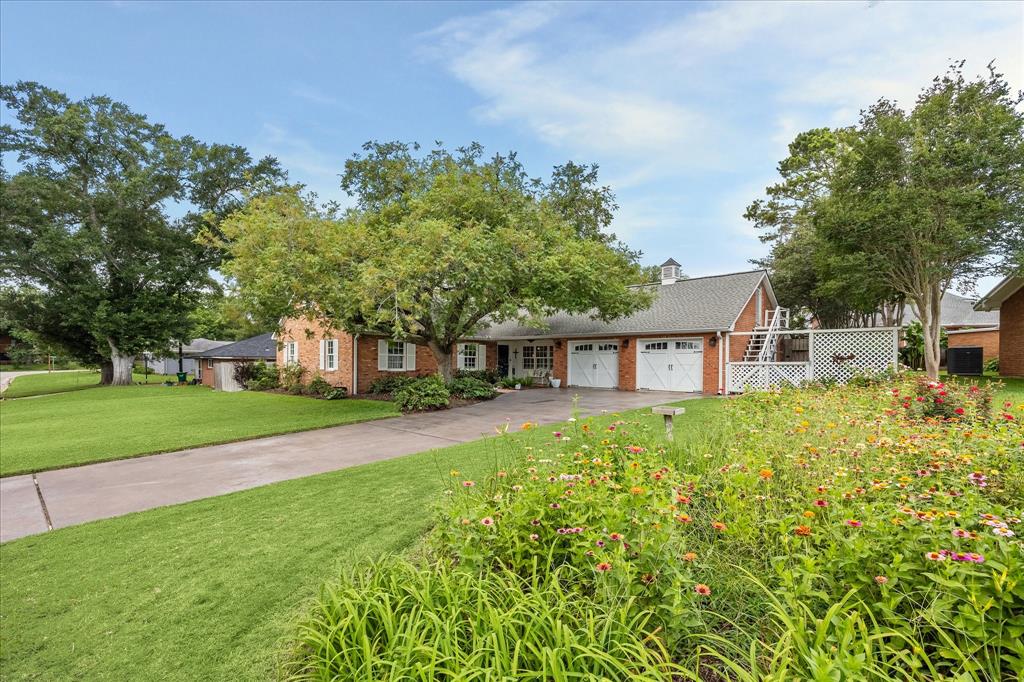 701 Peachtree Drive, Brenham, Texas image 3