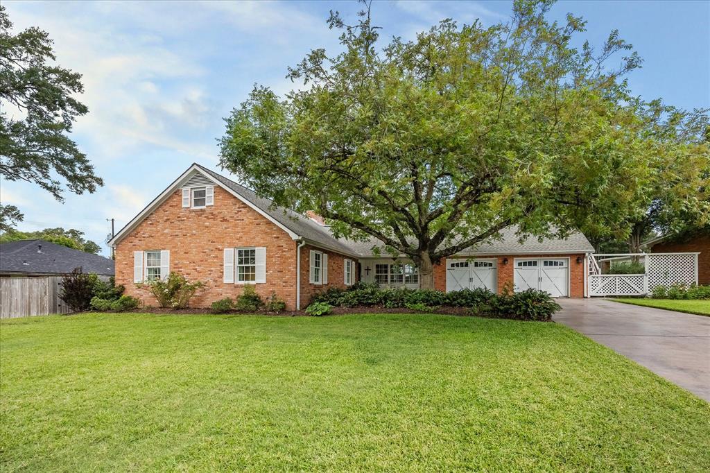 701 Peachtree Drive, Brenham, Texas image 2