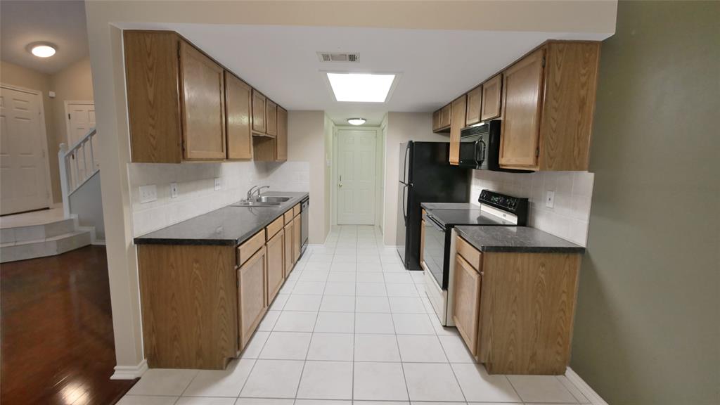 7725 Champion Pines Drive #31, Spring, Texas image 6