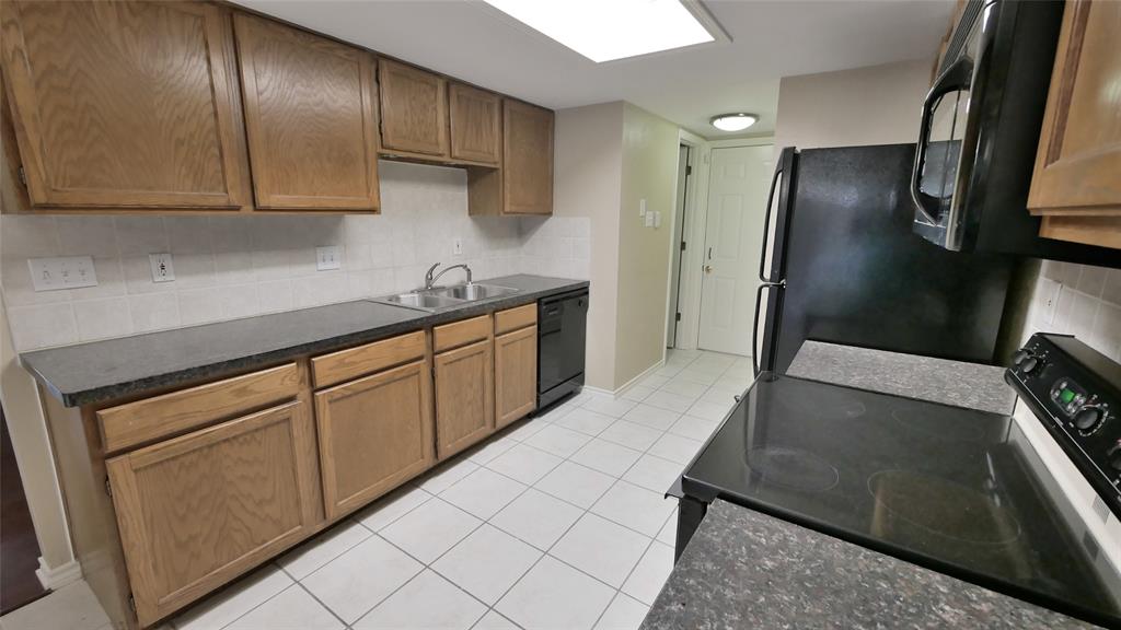 7725 Champion Pines Drive #31, Spring, Texas image 7
