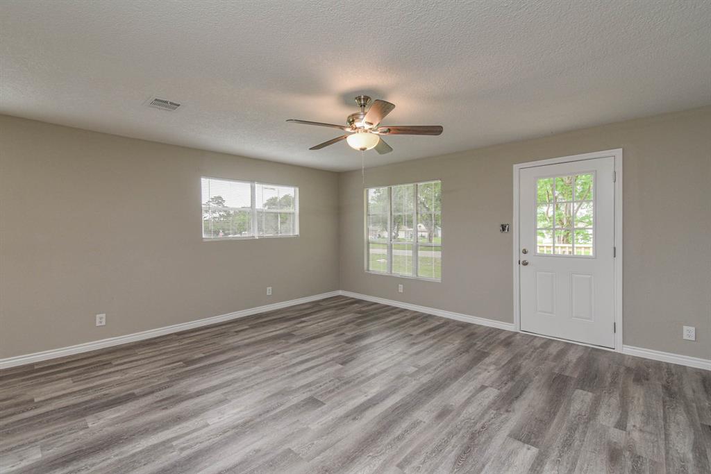 801 S Idaho Street, La Porte, Texas image 2