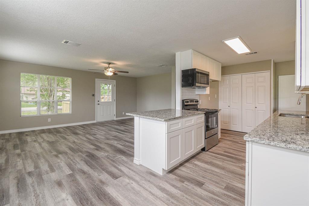 801 S Idaho Street, La Porte, Texas image 1