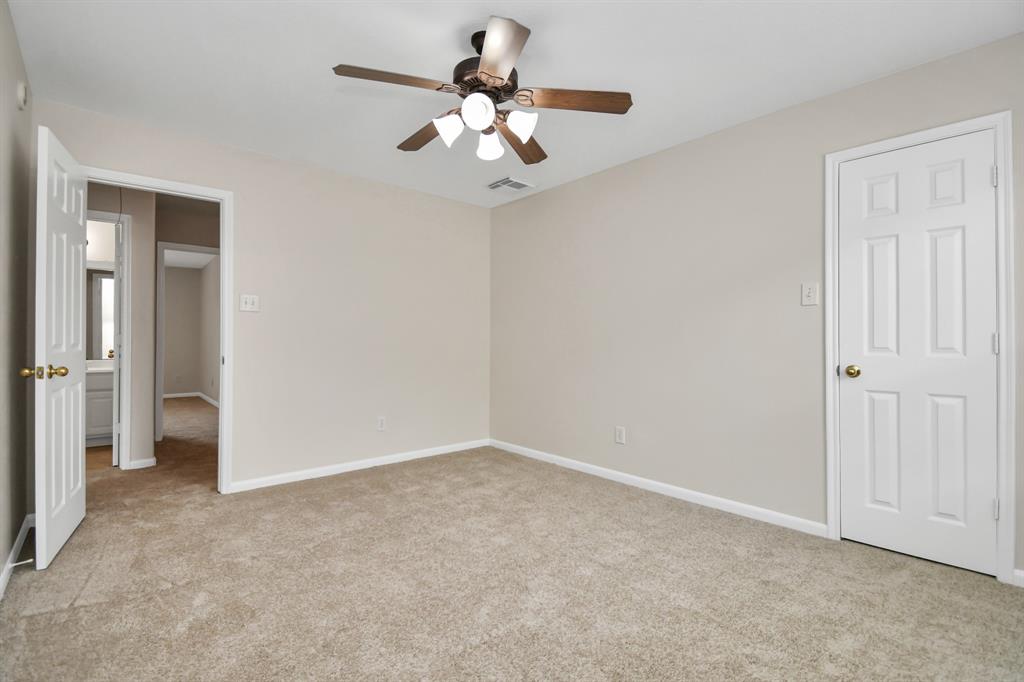 12915 Meadow Springs Drive, Pearland, Texas image 39