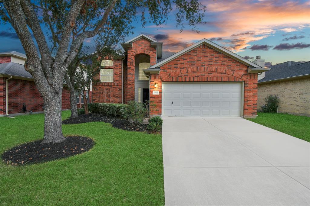 12915 Meadow Springs Drive, Pearland, Texas image 1