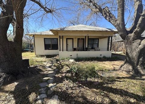 Photo of 503 N Cedar Street, Seymour, TX 76380 (MLS # 94289567)
