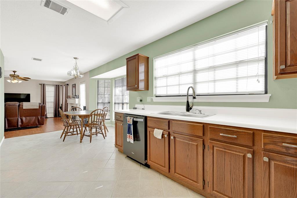 4306 Appalachian Trl Trail, Kingwood, Texas image 14