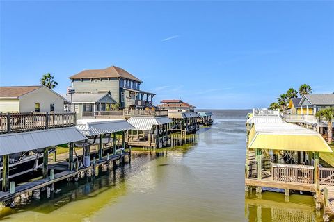 A home in Crystal Beach