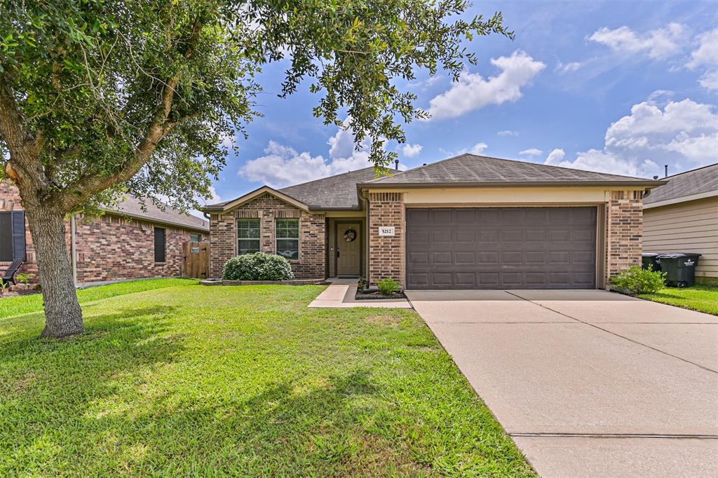 5212 Mcgrath Drive, Alvin, Texas image 1