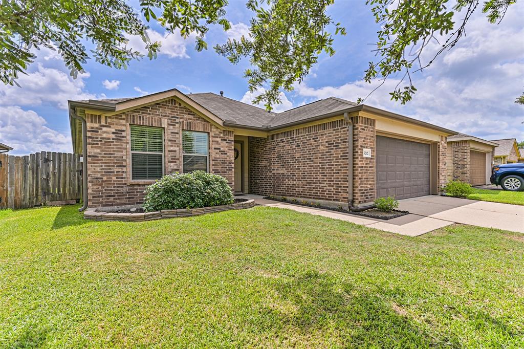 5212 Mcgrath Drive, Alvin, Texas image 3
