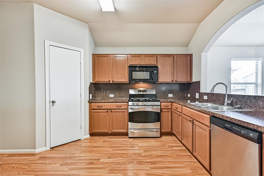 5212 Mcgrath Drive, Alvin, Texas image 11