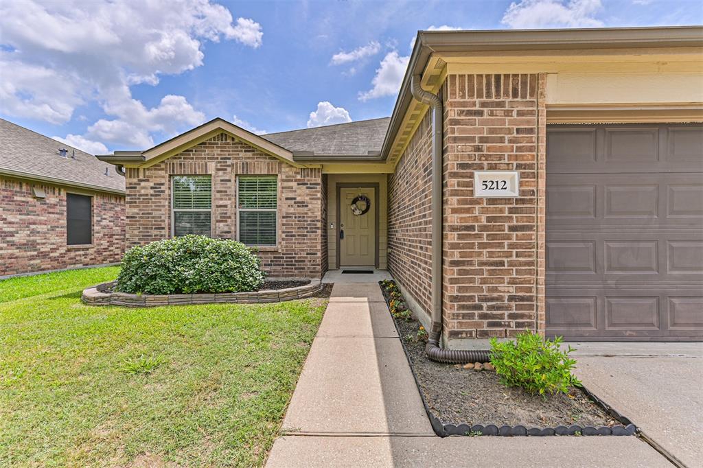 5212 Mcgrath Drive, Alvin, Texas image 4