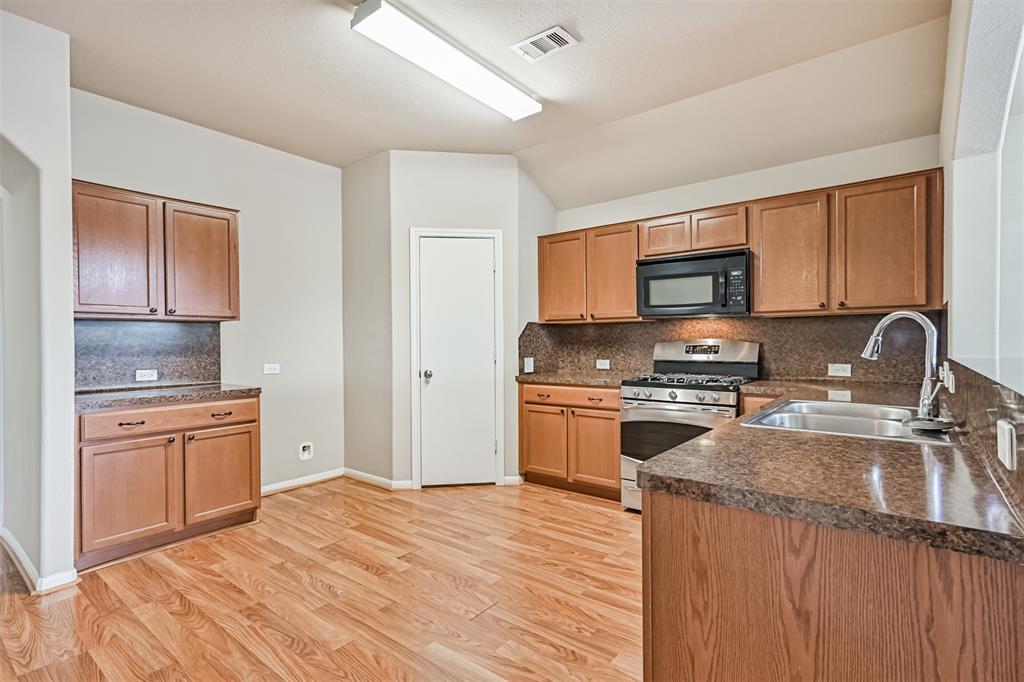 5212 Mcgrath Drive, Alvin, Texas image 10