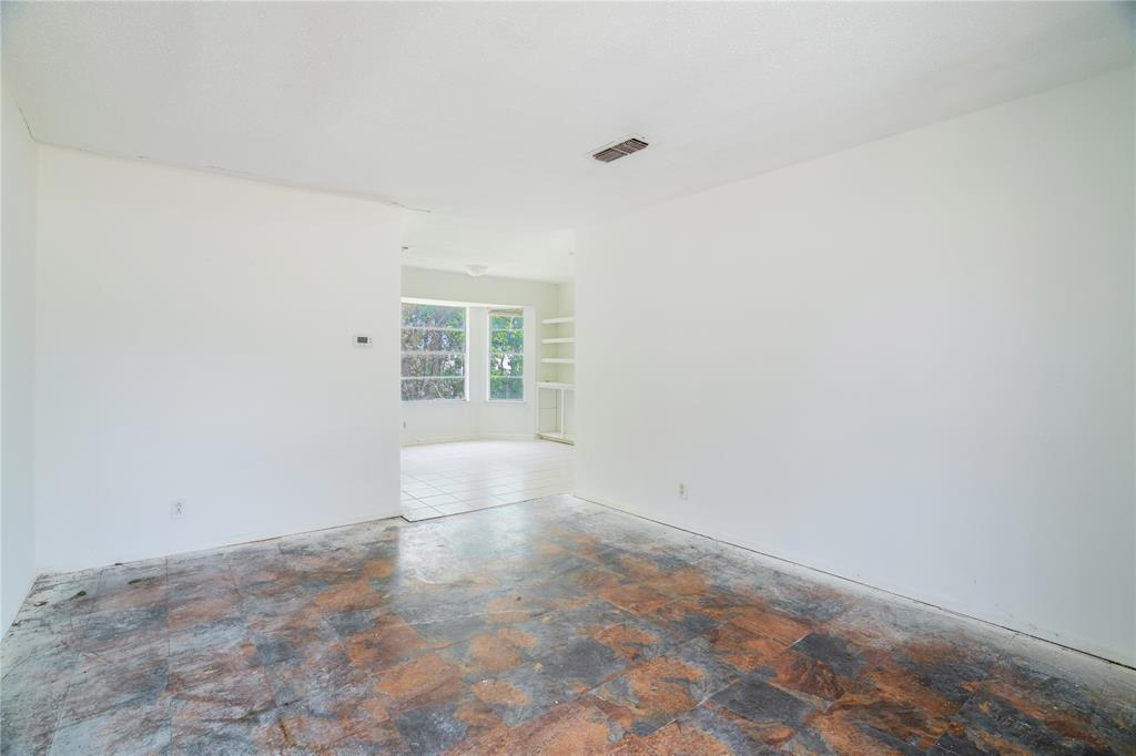 5811 Shadow Way
