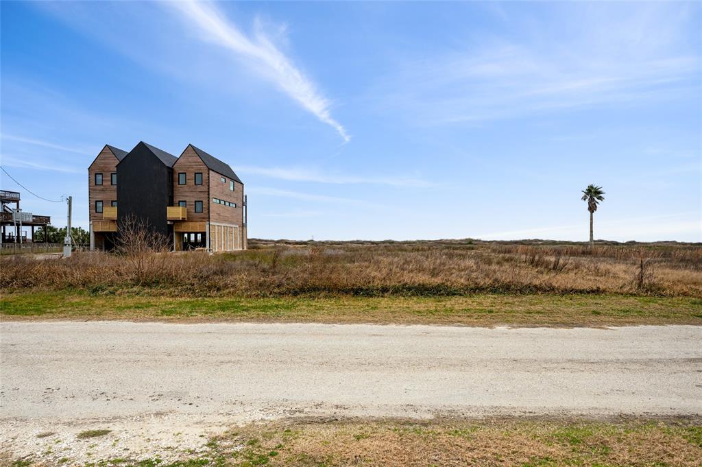 338 Atkinson Street, Crystal Beach, Texas image 2