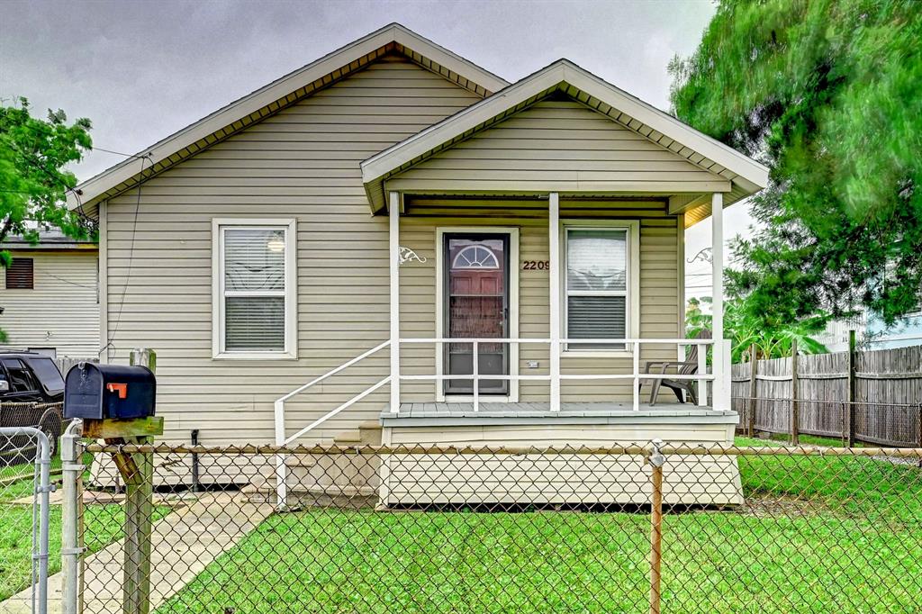2209 Grover Avenue, Galveston, Texas image 2