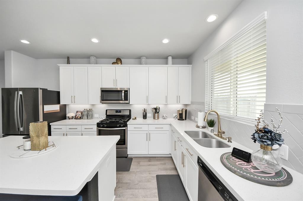 10450 Junction Peak Drive, Rosharon, Texas image 21