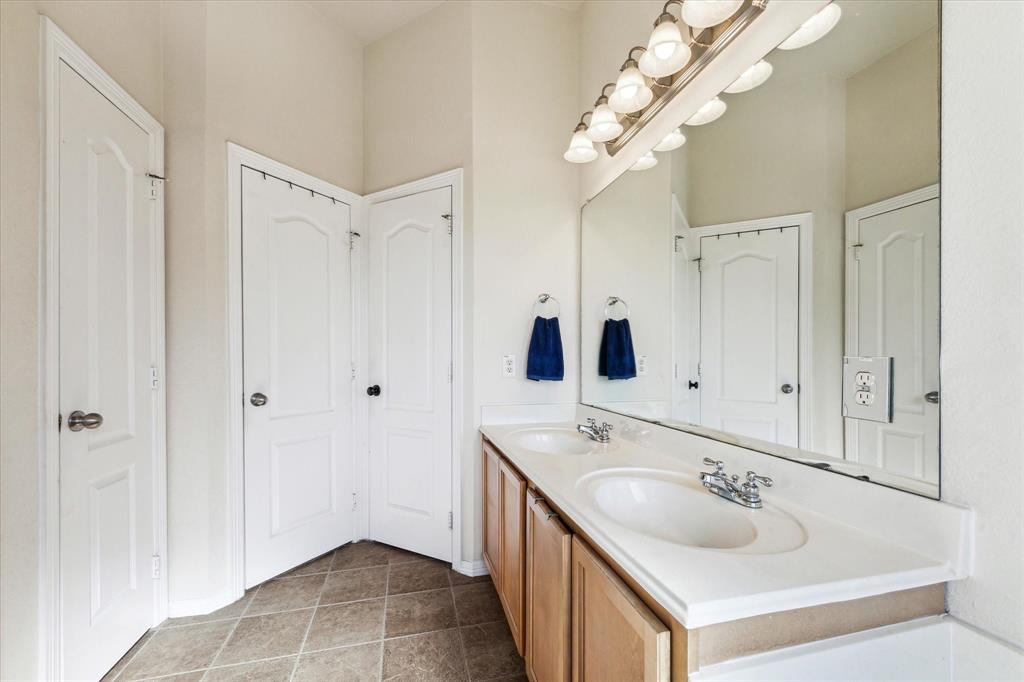 1802 Majestic Oak Drive, Pearland, Texas image 20
