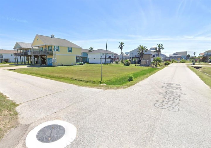 Photo 1 of 32 — 4118 Grayson Drive, Galveston, TX 77554