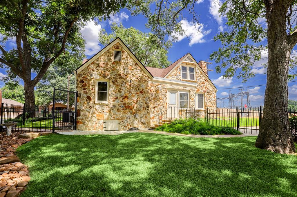 1908 S Austin Street, Brenham, Texas image 8