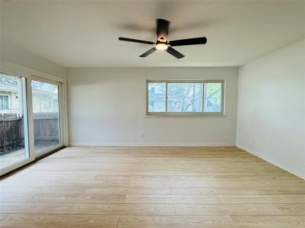 909 Silber Road 11